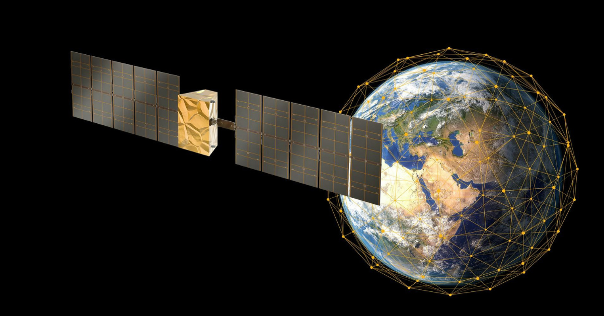 Satellit in der Erdumlaufbahn mit sichtbaren Netzverbindungen über dem Globus, vor schwarzem Hintergrund